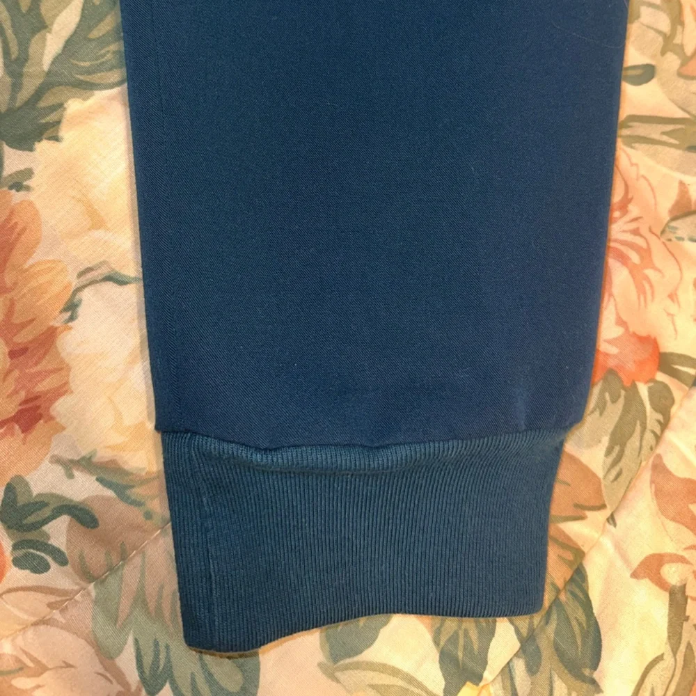 Figs Navy Scrub Ensemble - Picture 8 of 9